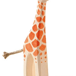 Giraffe klein omhoog kijkend